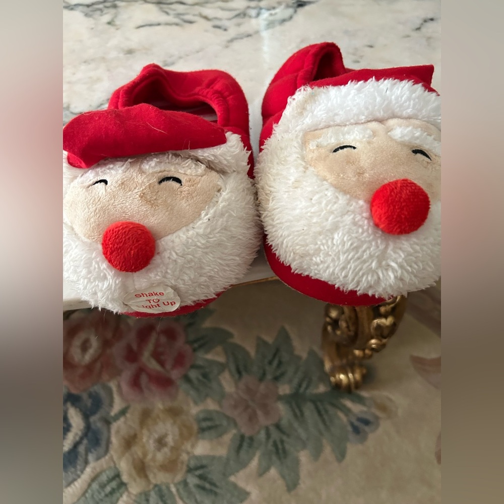Santa Claus Slippers with Red and White Design Kuds size M/L (3-10) Gently Used